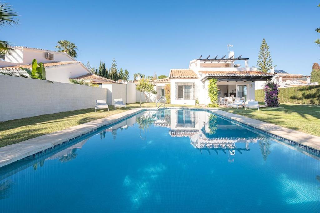 Con Piscina Privada Y Jardin Holiday home Marbella