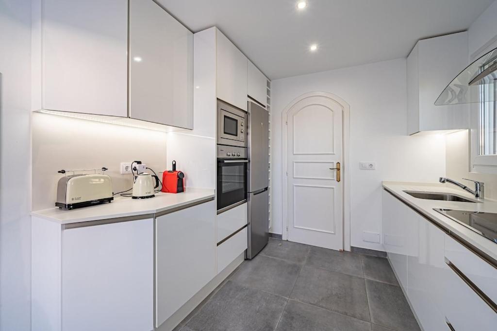 Con Piscina Privada Y Jardin Holiday home