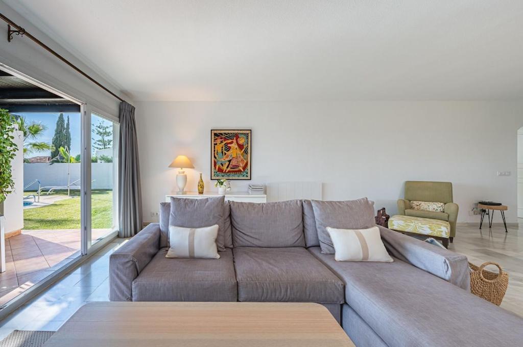 Con Piscina Privada Y Jardin Holiday home *