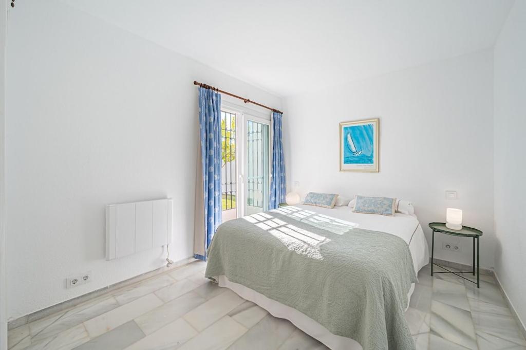 Con Piscina Privada Y Jardin Сasa de vacaciones Marbella
