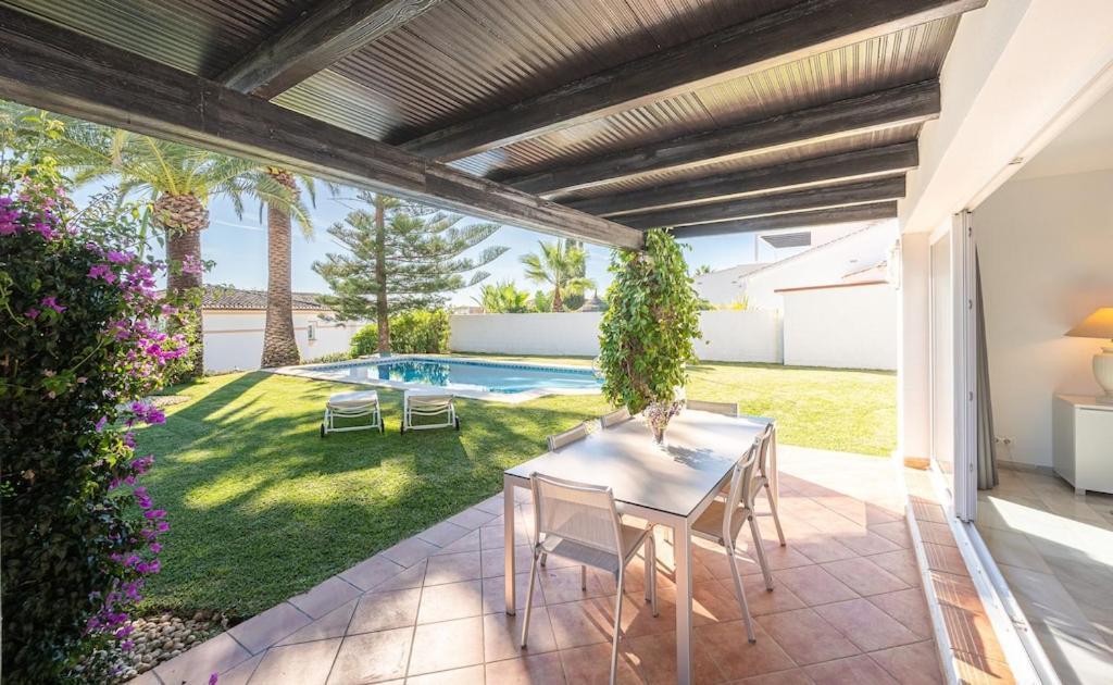 Rumah liburan Con Piscina Privada Y Jardin *